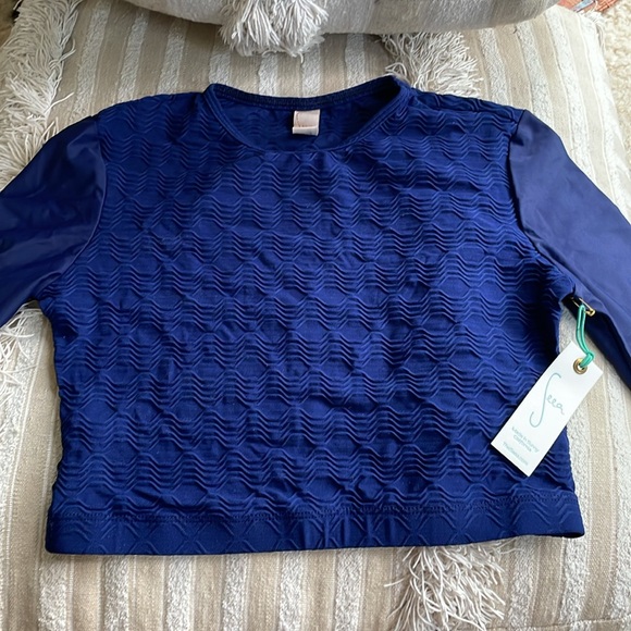 Seea long sleeve crop rash guard - Picture 3 of 4